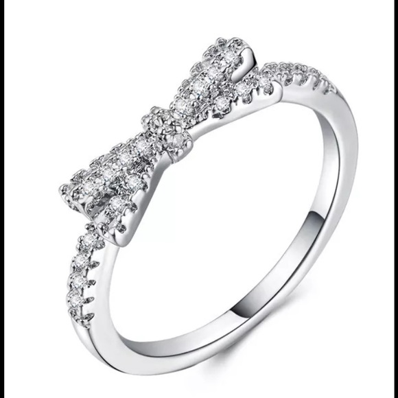 Jewelry - 🆕 silver bow Cz ring